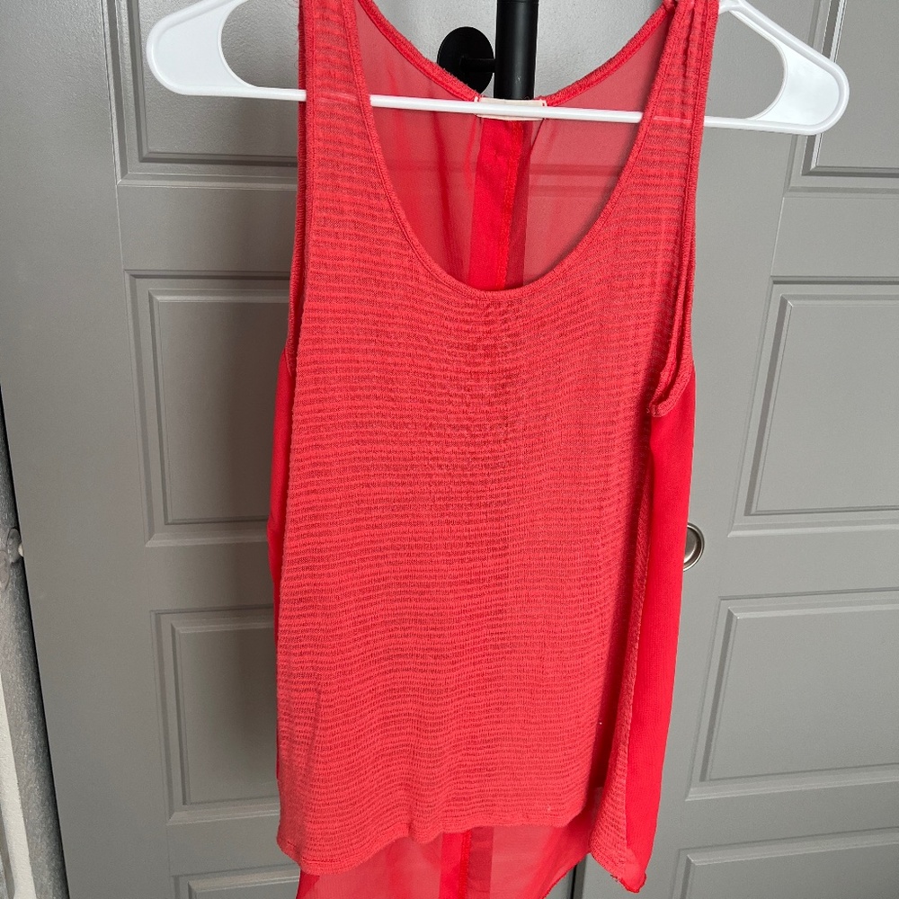 Tea n Rose Sleeveless Shirt - Size Small